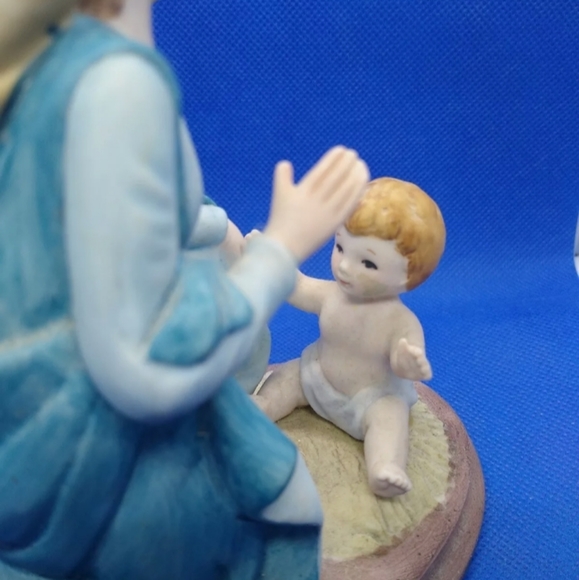 Vintage Sanmyro Holy Mother and Infant Jesus, Made - Picture 7 of 9